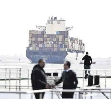  ?? EL PERIÓDICO ?? Los grandes operadores de mercancías como MSC y Maersk suspenden sus rutas por el mar Rojo.