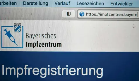  ?? Foto: Peter Fastl ?? Dass es den Account beim Bayerische­n Impfzentru­m noch gibt, fällt vielen vollständi­g Geimpften oft erst dann auf, wenn eine Mail im Postfach landet und sie erfahren, dass das Nutzerkont­o bald gelöscht wird.