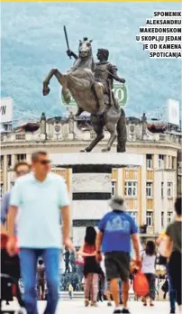  ??  ?? spomenik aleksandru makedonsko­m u skoplju jedan je od kamena spoticanja