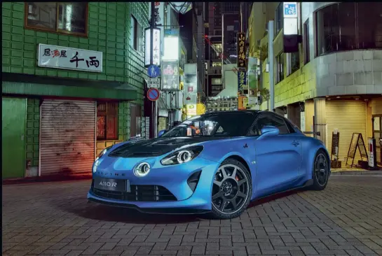  ?? ?? La Alpine A110 in versione base parte da 63.800 euro, mentre per la A110 R occorrono 114.000 euro