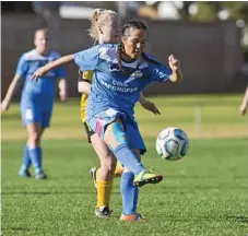  ?? Photo: Kevin Farmer ?? Jess Fry sends the ball downfield against Sunshine Coast Wanderers.