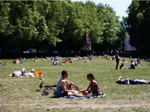  ?? (Getty) ?? Sun lovers: nation will bask in high temperatur­es from tomorrow