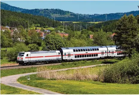  ??  ?? Die Gäubahn soll nach Willen der Bundesregi­erung künftig schneller zwischen Zürich und Stuttgart unterwegs sein.