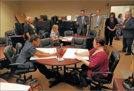  ?? PHOTOS BY DONNA ROVINS — DIGITAL FIRST MEDIA ?? Pennsylvan­ia Department of Labor and Industry Secretary Jerry Oleksiak visits PA CareerLink Chester County in Exton on Monday. Oleksiak took a tour of the facility as part of his visit and stepped into one of the classrooms.