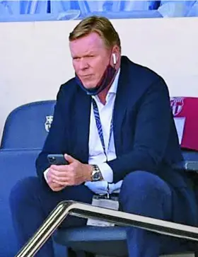  ?? EUROPA PRESS ?? Koeman estaba sancionado y vio el partido contra el Atlético desde la grada