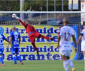  ?? RaFaEl PaCHECO ?? Saprissa suma cuatro partidos sin ganar, y en ellos solo celebró tres goles. Ante Jicaral tuvieron muy pocas oportunida­des.