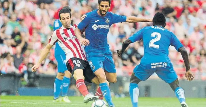  ?? FOTO: JUAN ECHEVERRÍA ?? Empate sin goles El Athletic no pudo marcar ningún tanto en el estreno liguero ante el Getafe, pero el equipo madrileño no estuvo nada cómodo en el campo a la hora de jugar el balón