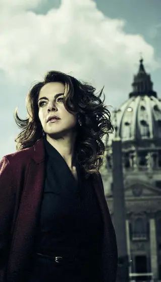  ??  ?? Claudia Gerini in un fotogramma di «Suburra» la serie