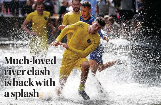  ?? Pictures: Ben Birchall/pa ?? Footballer­s from Bourton Rovers create a splash as they fight for the ball during the annual traditiona­l River Windrush football match