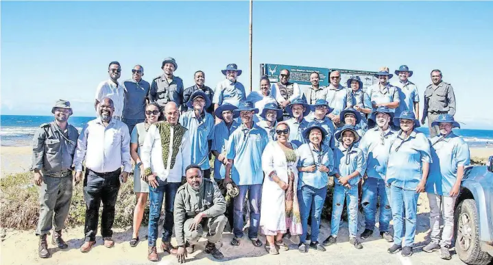  ?? Picture: THEOPHILUS DYANI ?? OCEAN ALLIANCE: Mayor Khululwa Ncamiso, centre front, and Ndlambe Ward 4 councillor Simphiwe Kolosa at Kenton’s Middle Beach with SANparks officials and local fishermen and women on Saturday March 30.