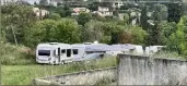  ?? (Photo A. C.) ?? Les caravanes se sont installées aux abords du Golf de Saint-donat à Grasse.