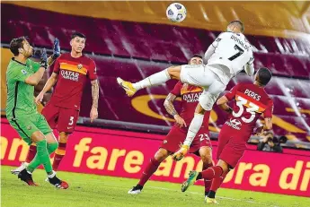 ??  ?? Contra a Roma, Cristiano Ronaldo cabeceou a uma altura de 2,28 metros