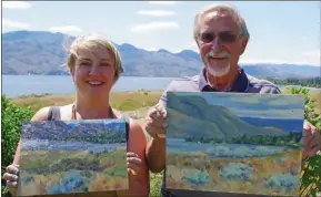  ?? Weekly ?? BARB AGUIAR/Westside
Jessica Hedrick and her father Ron show off their plein air art.