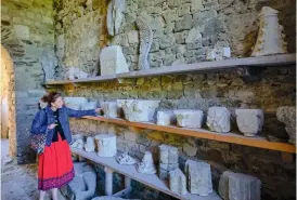  ??  ?? Chef-d’oeuvre de l’art roman,
l'église abbatiale a été reconstrui­te à l’identique, après avoir été bombardée en 1944. Point d’orgue de cette renaissanc­e, chaque été, un festival de musique classique, « Les Heures de l’abbaye de Lessay », fait résonner voix et orchestres dans son décor
unique.