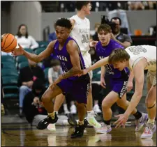  ?? ANDY CROSS — THE DENVER POST ?? Carver Cheeks ( 1) of Mesa Ridge gathers the ball against Air Academy’s Grant Feathersto­n ( 30) during the Class 5A state championsh­ip at Denver Coliseum on Saturday.