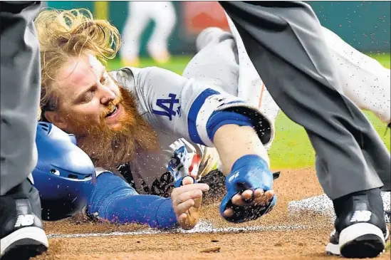  ?? Wally Skalij Los Angeles Times ?? THE DODGERS WILL MISS Justin Turner’s bat, his glove, hustle and leadership in the clubhouse while they wait for the third baseman’s broken left wrist to heal.