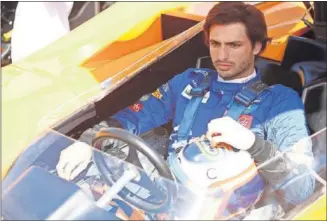  ??  ?? Carlos Sainz, al volante de un McLaren M8D durante el Festival de Goodwood.