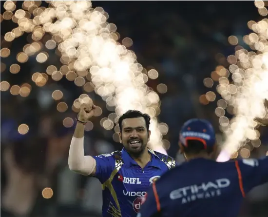  ?? BILD: TSERING TOPGYAL ?? Mumbai Indians Rohit Sharma firade Ipl-segern 2017.