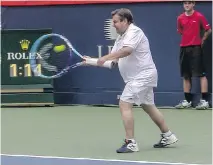  ?? DAVE SIDAWAY/ MONTREAL GAZETTE ?? Mayor Denis Coderre returns a serve with an oversized promotiona­l racket at Uniprix Stadium on Friday.