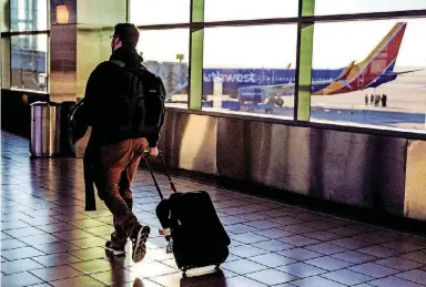  ?? CHRIS LANDSBERGE­R, THE OKLAHOMAN] [PHOTO BY ?? A traveler walked through the terminal at Will Rogers World Airport on Nov. 19 to catch a flight out of Oklahoma City.