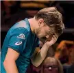  ??  ?? Preoccupaz­ione per David Goffin che ha dovuto ritirarsi nella semifinale con Dimitrov per una pallata in un occhio.