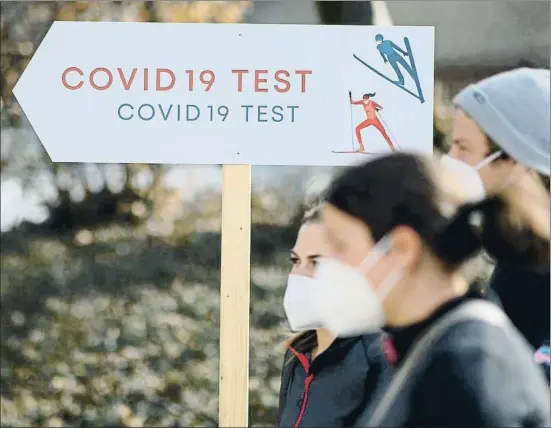  ?? MATTHIAS HANGST / GETTY ?? Un cartell indica on es fan tests durant el campionat mundial d’esquí nòrdic a Oberstdorf, a la regió alemanya de Baviera