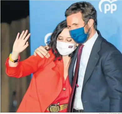  ?? CEZARO DE LUCA/EUROPA PRESS ?? Isabel Díaz Ayuso con Pablo Casado, anoche en Madrid.