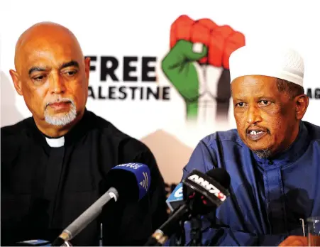  ?? PICTURE: AYANDA NDAMANE/AFRICAN NEWS AGENCY (ANA) ?? LEGACY: Former MJC president Maulana Ihsaan Hendricks, pictured here with Dean of the St George’s Cathedral, Father Michael Weeder, was a leader of the struggle for justice for Palestine.