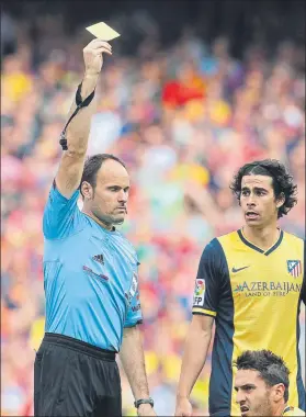  ??  ?? Mateu Lahoz, durante el Barça-Atlético del Camp Nou donde anuló un gol a Messi FOTO: SIRVENT