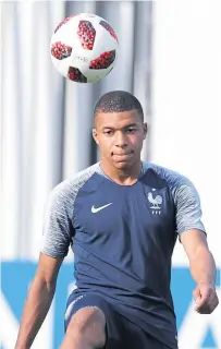  ??  ?? Mbappé tuvo su gran partido ante la Argentina; Mandzukic hizo el gol para llegar a la final