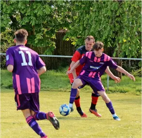  ?? PICTURE: Mike Lang Photograph­y ?? Peasedown Albion (pink and purple) played out a 2 2 draw with Burnham United Reserves in Division Three of the Somerset County League