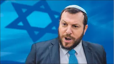  ?? ?? EXTREMOS. Amichai Eliyahu, ministro de Patrimonio, sugirió que arrojar una bomba nuclear en Gaza era “una posibilida­d”. Ben Gvir, de Seguridad Nacional, rechaza negociar con Hamas para liberar a los rehenes.