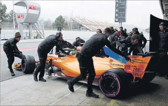  ?? FOTO: PEP MORATA ?? Stoffel Vandoorne sólo pudo dar 37 giros y no rodó en toda la tarde de ayer por un fallo de fiabilidad en el escape de su McLaren MCL33, el segundo problema en dos días