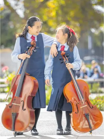  ?? Photo / Peter Meecham ?? Young cellists Eva Wu (left) and Mika Kurosawa practise before their New York trip.