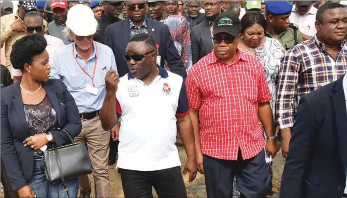  ??  ?? Cross River State Governor, Professor Ben Ayade, (2nd left), flanked by his deputy, Professor Ivara Esu (2nd right), the Executive Director, Nexim Bank, Hon Stella Okotete (1st left) and the Chief Executive Officer, AA Agro Industry Universal Services...