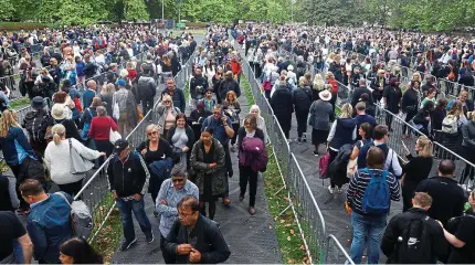  ?? ?? Long wait: Rows of fences help to manage the large numbers of people waiting to pay their respects