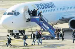  ?? Agustí Ensesa ?? Aeronau de Ryanair a l’aeroport de Girona