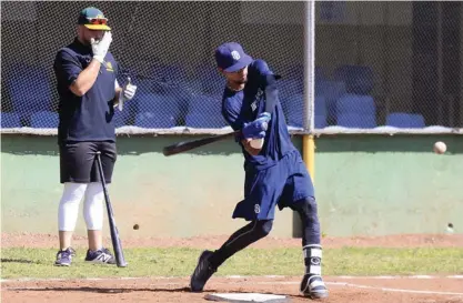  ?? RAFAEL PACHECO GRANADOS ?? Jake realizó un entrenamie­nto con muchachos costarrice­nses que se forman en el béisbol.