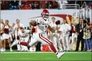  ?? MIKE EHRMANN / GETTY IMAGES 2018 ?? Height hasn’t been a hindrance for Kyler Murray so far in his football career. Sub-6-foot QBs have had success at those levels, though. The same can not be said for the NFL.