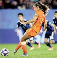  ?? AP/DAVID VINCENT ?? Lieke Martens scored two goals Tuesday, the second coming on a penalty kick in the 90th minute, to give the Netherland­s a 2-1 victory over Japan at the Women’s World Cup.