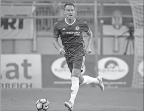  ??  ?? John Terry heeft een aflopende contract bij Chelsea, maar de mandekker komt niet meer tot spelen. Hij beweert dat hij nog enkele jaren op top niveau kan voetballen. (Foto: Voetbalzon­e)