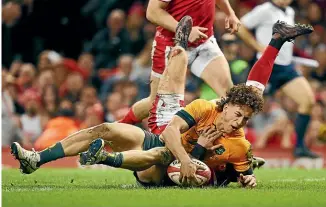  ?? GETT IMAGES ?? Mark Nawaqanita­wase scores the Wallabies’ third try in the come-frombehind win against Wales.