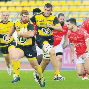  ?? Photo Emilie Cayre ?? Les Albigeois arrachent une petite victoire face à des Chambérien­s qui n’ont rien lâché.