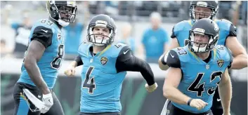  ?? STEPHEN B. MORTON/THE ASSOCIATED PRESS ?? Jacksonvil­le Jaguars’ kicker Josh Lambo celebrates after making a 56-yard field goal against the Cincinnati Bengals as teammates tight end Marcedes Lewis and long snapper Matt Overton look on during the first half of an NFL football game, on Sunday, in...