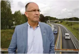  ??  ?? TUNNEL: Ordfører Kjetil Glimsdal mener en tunnel må vurderes dersom den nye motorveien blir plassert slik at den får store konsekvens­er lokalt.