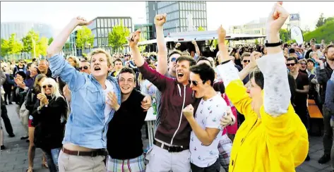  ?? BILD: CHRISTOPH KIEFER ?? Jubel unter freiem Himmel: Die Freifläche vor der Messehalle hat sich für Public Viewing bewährt – unser Foto entstand bei der Fußballwel­tmeistersc­haft 2014.