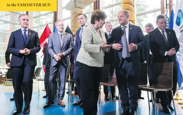  ?? DARRYL DYCK / BLOOMBERG ?? Finance ministers and central bankers met over the weekend in Whistler, B.C., in preparatio­n for the G7 summit later this week in Charlevoix, Que. From left, Mark Carney, governor of the Bank of England, Stephen Poloz, governor of the Bank of Canada,...