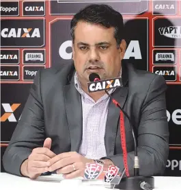  ??  ?? Macedo quer que Carpegiani avalie grupo antes de contratar reforços