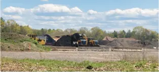  ?? DON STACOM/HARTFORD COURANT ?? Part of the West Dudley Town Road property in Bloomfield that’s planned for a mega-warehouse.