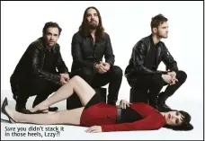  ??  ?? Sure you didn’t stack it in those heels, lzzy?!